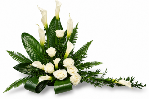 Arrangement floral funéraire Pureté Éternelle composé de callas blancs, de roses blanches et de feuillage vert dans une composition asymétrique.