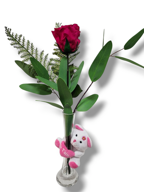Rose éternelle et sa verdure artificielle