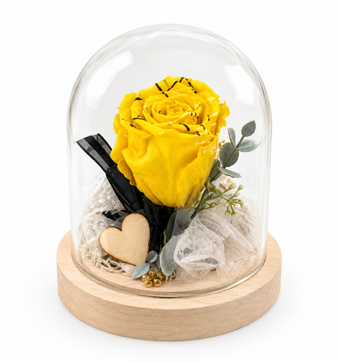 Rose éternelle jaune sous dôme de verre avec ruban noir, feuillage décoratif, cœur en bois et base en bois naturel – Fleur de Guy