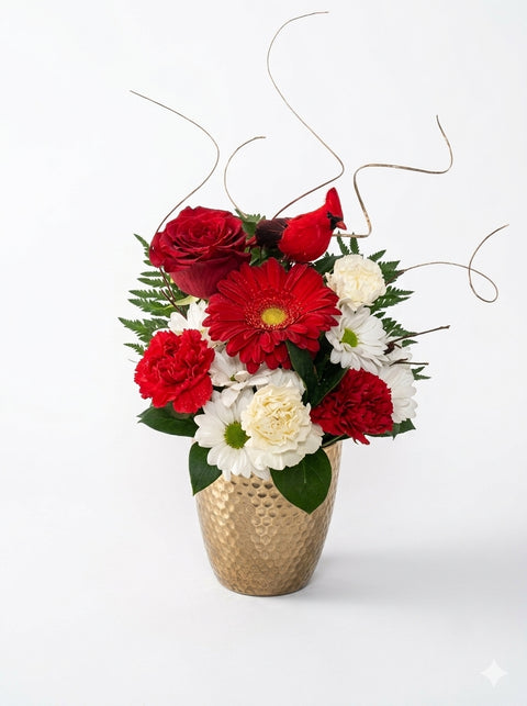 Arrangement floral de Noël dans un vase doré brillant