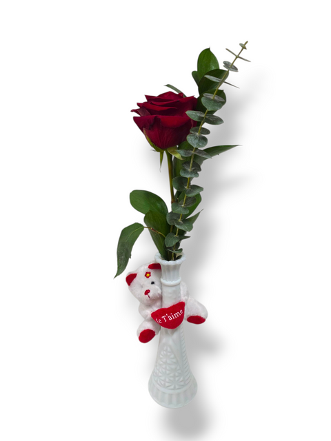 Rose rouge dans vase blanc avec ourson tenant un cœur Je t’aime