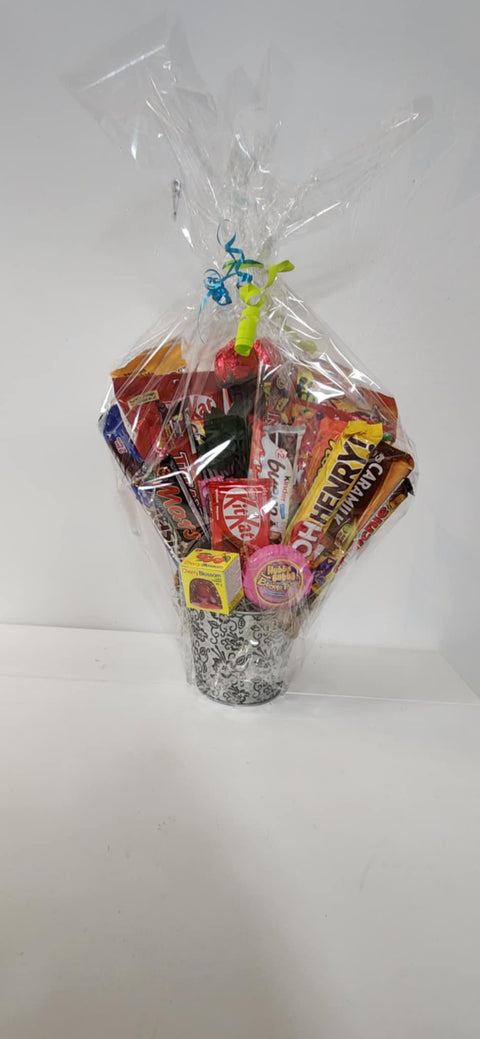 Explosion sucrée – Bouquet de bonbons et chocolat avec ballon “Bonne fête”
