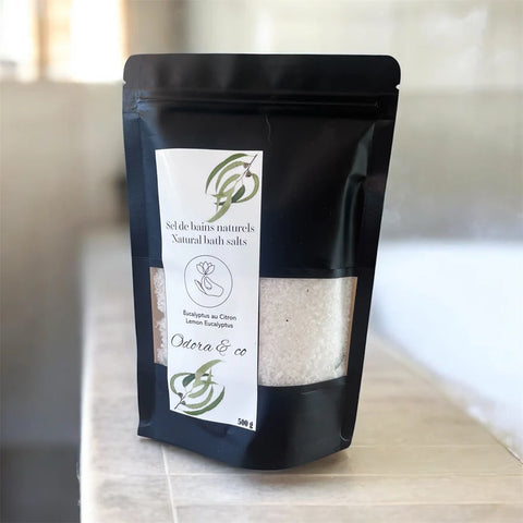 Sel de bain eucalyptus au citron dans un pot, produit bien-être aux huiles essentielles pour relaxation et respiration Odora & Co.